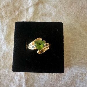 LGL 10k Gold Ring with Green Peridot Gemstone and diamond accents Size 8.25